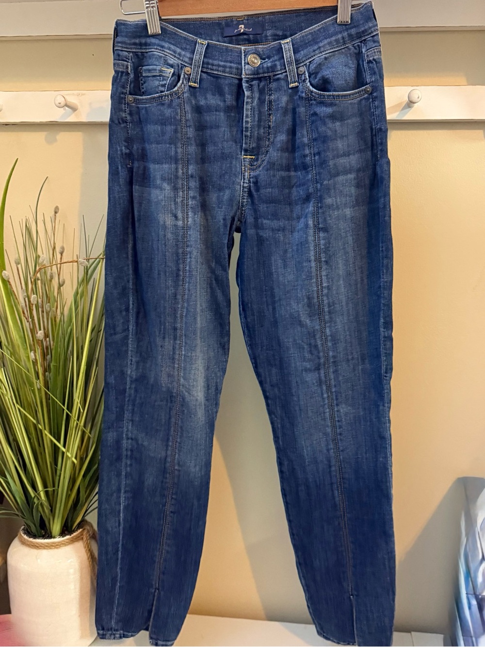 7 Seven for all Mankind Qwenever Jeans Size 28 EUC